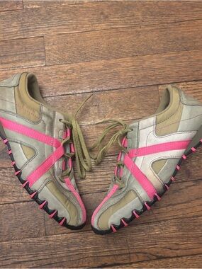 Diesel Women's Olive Green and Hot Pink Low-Top Sneakers
